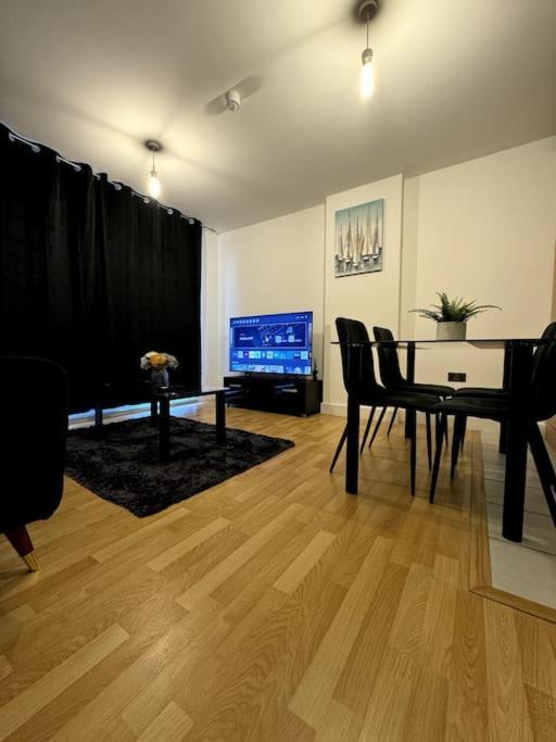 Two Bedrooms Flat In Stratford London Exterior photo