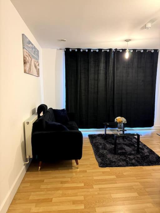 Two Bedrooms Flat In Stratford London Exterior photo